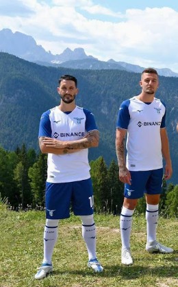 Maglia Lazio 2022 2023.jpg